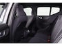 Volvo XC40 Extended Range Ultimate 82 kWh - Panorama/schuifdak - IntelliSafe Assist & Surround - 360º Camera - Harman/Kardon audio - Verwarmde voorstoelen & stuur - Parkeersensoren voor & achter - Elektr. bedienb. voorstoelen met geheugen links - Draadloze tel. lader - Warmtepomp - 19' LMV