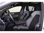 Volvo V60 T8 Recharge AWD Ultra Dark - Panorama/schuifdak - IntelliSafe Assist & Surround - 360º Camera - Harman/Kardon audio - Adaptieve LED koplampen - Verwarmde voorstoelen, stuur & achterbank - Parkeersensoren voor & achter - Elektr. bedienb. voorstoelen met geheugen - Head up display - 21' LMV