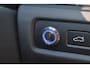 Volvo V60 T8 Recharge AWD Ultra Dark - Panorama/schuifdak - IntelliSafe Assist & Surround - 360º Camera - Harman/Kardon audio - Adaptieve LED koplampen - Verwarmde voorstoelen, stuur & achterbank - Parkeersensoren voor & achter - Elektr. bedienb. voorstoelen met geheugen - Head up display - 21' LMV