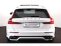 Volvo V60 T8 Recharge AWD Ultra Dark - Panorama/schuifdak - IntelliSafe Assist & Surround - 360º Camera - Harman/Kardon audio - Adaptieve LED koplampen - Verwarmde voorstoelen, stuur & achterbank - Parkeersensoren voor & achter - Elektr. bedienb. voorstoelen met geheugen - Head up display - 21' LMV