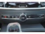 Volvo V60 T8 Recharge AWD Ultra Dark - Panorama/schuifdak - IntelliSafe Assist & Surround - 360º Camera - Harman/Kardon audio - Adaptieve LED koplampen - Verwarmde voorstoelen, stuur & achterbank - Parkeersensoren voor & achter - Elektr. bedienb. voorstoelen met geheugen - Head up display - 21' LMV