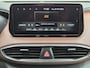 Hyundai Santa Fe 1.6 T-GDI PHEV 5p Premium Sky 4WD / SOH 100% / Dealer onderhouden / Glazen schuif- en kanteldak / Head Up Display / Trekgewicht 1350 kg / Elektrische achterklep / Stuur- Stoel & Achterbank verwarming / Rondomzicht camera / Stoelventilatie /