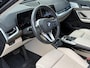 BMW X1 xDrive23i X LINE | PANORAMA | SPORTSTOELEN | ELEKTRISCHE STOEL | LEDER | 18 INCH LM VELGEN |