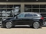 BMW X1 xDrive23i X LINE | PANORAMA | SPORTSTOELEN | ELEKTRISCHE STOEL | LEDER | 18 INCH LM VELGEN |
