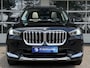 BMW X1 xDrive23i X LINE | PANORAMA | SPORTSTOELEN | ELEKTRISCHE STOEL | LEDER | 18 INCH LM VELGEN |