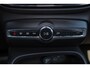 Volvo XC40 B4 Plus Dark - IntelliSafe Assist & Surround - Harman/Kardon audio - Parkeercamera achter - Verwarmde voorstoelen & stuur - Parkeersensoren voor & achter - Elektr. bedienb. voorstoelen met geheugen links - Draadloze tel. lader - Inklapbare trekhaak - 19' LMV