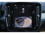 Volvo XC40 B4 Plus Dark - IntelliSafe Assist & Surround - Harman/Kardon audio - Parkeercamera achter - Verwarmde voorstoelen & stuur - Parkeersensoren voor & achter - Elektr. bedienb. voorstoelen met geheugen links - Draadloze tel. lader - Inklapbare trekhaak - 19' LMV