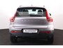 Volvo XC40 B4 Plus Dark - IntelliSafe Assist & Surround - Harman/Kardon audio - Parkeercamera achter - Verwarmde voorstoelen & stuur - Parkeersensoren voor & achter - Elektr. bedienb. voorstoelen met geheugen links - Draadloze tel. lader - Inklapbare trekhaak - 19' LMV