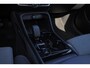 Volvo XC40 B4 Plus Dark - IntelliSafe Assist & Surround - Harman/Kardon audio - Parkeercamera achter - Verwarmde voorstoelen & stuur - Parkeersensoren voor & achter - Elektr. bedienb. voorstoelen met geheugen links - Draadloze tel. lader - Inklapbare trekhaak - 19' LMV