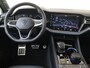 Volkswagen Touareg 3.0 TSi eHybrid 4MOTION R | SoH 95% | Panoramadak | Luchtvering | Elektrische stoelen met memory 'Puglia' | 360 camera | Head-up display | Keyless | 4-zone airco |