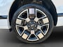 Hyundai Kona Electric Comfort Smart 65.4 kWh | Camera | Carplay draadloos | Climate control | Adaptive cruise control | Elektrische achterklep | Full LED koplampen | Stuurverwarming | Stoelverwarming | Navigatie | 19'' Velgen