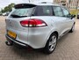 Renault Clio Estate 0.9 TCe Dynamique met trekhaak en parkeersensoren en navigatie en bluetooth telefoon / media en airco