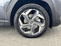 Hyundai Tucson 1.6 T-GDI PHEV Comfort Smart Sky 4WD / Dealer onderhouden / SoH accu 100 % / Panorama schuifdak / 1.350 kg trekgewicht / Navigatie / Apple Carplay Android / Stuur- en stoelverwarming / 19"LM wielen /