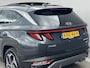 Hyundai Tucson 1.6 T-GDI PHEV Comfort Smart Sky 4WD / Dealer onderhouden / SoH accu 100 % / Panorama schuifdak / 1.350 kg trekgewicht / Navigatie / Apple Carplay Android / Stuur- en stoelverwarming / 19"LM wielen /