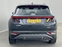 Hyundai Tucson 1.6 T-GDI PHEV Comfort Smart Sky 4WD / Dealer onderhouden / SoH accu 100 % / Panorama schuifdak / 1.350 kg trekgewicht / Navigatie / Apple Carplay Android / Stuur- en stoelverwarming / 19"LM wielen /