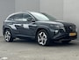 Hyundai Tucson 1.6 T-GDI PHEV Comfort Smart Sky 4WD / Dealer onderhouden / SoH accu 100 % / Panorama schuifdak / 1.350 kg trekgewicht / Navigatie / Apple Carplay Android / Stuur- en stoelverwarming / 19"LM wielen /