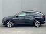 Hyundai Tucson 1.6 T-GDI PHEV Comfort Smart Sky 4WD / Dealer onderhouden / SoH accu 100 % / Panorama schuifdak / 1.350 kg trekgewicht / Navigatie / Apple Carplay Android / Stuur- en stoelverwarming / 19"LM wielen /