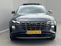 Hyundai Tucson 1.6 T-GDI PHEV Comfort Smart Sky 4WD / Dealer onderhouden / SoH accu 100 % / Panorama schuifdak / 1.350 kg trekgewicht / Navigatie / Apple Carplay Android / Stuur- en stoelverwarming / 19"LM wielen /