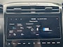Hyundai Tucson 1.6 T-GDI PHEV Comfort Smart Sky 4WD / Dealer onderhouden / SoH accu 100 % / Panorama schuifdak / 1.350 kg trekgewicht / Navigatie / Apple Carplay Android / Stuur- en stoelverwarming / 19"LM wielen /