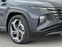 Hyundai Tucson 1.6 T-GDI PHEV Comfort Smart Sky 4WD / Dealer onderhouden / SoH accu 100 % / Panorama schuifdak / 1.350 kg trekgewicht / Navigatie / Apple Carplay Android / Stuur- en stoelverwarming / 19"LM wielen /