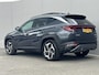 Hyundai Tucson 1.6 T-GDI PHEV Comfort Smart Sky 4WD / Dealer onderhouden / SoH accu 100 % / Panorama schuifdak / 1.350 kg trekgewicht / Navigatie / Apple Carplay Android / Stuur- en stoelverwarming / 19"LM wielen /