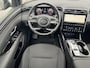 Hyundai Tucson 1.6 T-GDI PHEV Comfort Smart Sky 4WD / Dealer onderhouden / SoH accu 100 % / Panorama schuifdak / 1.350 kg trekgewicht / Navigatie / Apple Carplay Android / Stuur- en stoelverwarming / 19"LM wielen /