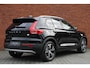 Volvo XC40 T5 Recharge Inscription | Elektrische stoelen met geheugenfunctie | Trekhaak, inklapbaar | 100% dealeronderhouden | Stoelverwarming | lederen bekleding | Harman Kardon | Extra getint glas | 19 inch. lichtmetalen velgen | LED koplampen met bochtverlichting | Standkachel | Adaptieve cruise control | BLIS | Achteruitrijcamera | Parkeersensoren voor + achter | All-season banden