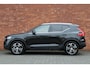 Volvo XC40 T5 Recharge Inscription | Elektrische stoelen met geheugenfunctie | Trekhaak, inklapbaar | 100% dealeronderhouden | Stoelverwarming | lederen bekleding | Harman Kardon | Extra getint glas | 19 inch. lichtmetalen velgen | LED koplampen met bochtverlichting | Standkachel | Adaptieve cruise control | BLIS | Achteruitrijcamera | Parkeersensoren voor + achter | All-season banden