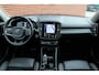 Volvo XC40 T5 Recharge Inscription | Elektrische stoelen met geheugenfunctie | Trekhaak, inklapbaar | 100% dealeronderhouden | Stoelverwarming | lederen bekleding | Harman Kardon | Extra getint glas | 19 inch. lichtmetalen velgen | LED koplampen met bochtverlichting | Standkachel | Adaptieve cruise control | BLIS | Achteruitrijcamera | Parkeersensoren voor + achter | All-season banden