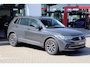 Volkswagen Tiguan 1.4 TSI eHybrid Life Business 245PK / 180kW DSG, Wegklapbare trekhaak, elektrische achterklep (Easy Open), dodehoekdetectie (Side Assist), achteruitrijcamera (Rear View), privacy glas, digital cockpit, verwarmbare voorstoelen, verwarmbaar multifunctioneel lederen stuurwiel, 30 kleuren sfeerverlichting, adaptieve cruise control (ACC), elektrisch verstel-, verwarm- en inklapbare buitenspiegels, navigatie, LED verlichting, draadloos Apple Carplay & Android Auto, parkeersensoren voor en achter (PDC), keyless start entry etc.