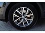 Volkswagen Tiguan 1.4 TSI eHybrid Life Business 245PK / 180kW DSG, Wegklapbare trekhaak, elektrische achterklep (Easy Open), dodehoekdetectie (Side Assist), achteruitrijcamera (Rear View), privacy glas, digital cockpit, verwarmbare voorstoelen, verwarmbaar multifunctioneel lederen stuurwiel, 30 kleuren sfeerverlichting, adaptieve cruise control (ACC), elektrisch verstel-, verwarm- en inklapbare buitenspiegels, navigatie, LED verlichting, draadloos Apple Carplay & Android Auto, parkeersensoren voor en achter (PDC), keyless start entry etc.