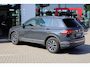 Volkswagen Tiguan 1.4 TSI eHybrid Life Business 245PK / 180kW DSG, Wegklapbare trekhaak, elektrische achterklep (Easy Open), dodehoekdetectie (Side Assist), achteruitrijcamera (Rear View), privacy glas, digital cockpit, verwarmbare voorstoelen, verwarmbaar multifunctioneel lederen stuurwiel, 30 kleuren sfeerverlichting, adaptieve cruise control (ACC), elektrisch verstel-, verwarm- en inklapbare buitenspiegels, navigatie, LED verlichting, draadloos Apple Carplay & Android Auto, parkeersensoren voor en achter (PDC), keyless start entry etc.