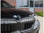 BMW 5-Serie Touring 550e xDrive | M Performance - Pano - B&W