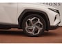 Hyundai Tucson 1.6 T-GDI PHEV 180PK Comfort 4WD+Led+Vitrual+breed-navigatie+camera+19"Lmv+stoel-verw = 62KM-Elek+2 Snoeren=SUPER