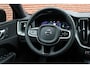 Volvo XC60 2.0 T6 Plug-in hybrid AWD Plus Black Edition | Panoramisch schuif-/ kanteldak | Harman Kardon | 360 graden camera | Stoel-/ stuurwielverwarming | Head-up display | Elektrisch verstelbare voorstoelen met geheugenfunctie | 21 inch. lichtmetalen velgen | Extra getint glas | Pilot assist | BLIS | Apple carplay/ Android auto