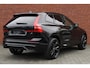 Volvo XC60 2.0 T6 Plug-in hybrid AWD Plus Black Edition | Panoramisch schuif-/ kanteldak | Harman Kardon | 360 graden camera | Stoel-/ stuurwielverwarming | Head-up display | Elektrisch verstelbare voorstoelen met geheugenfunctie | 21 inch. lichtmetalen velgen | Extra getint glas | Pilot assist | BLIS | Apple carplay/ Android auto