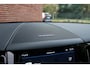 Volvo XC60 2.0 T6 Plug-in hybrid AWD Plus Black Edition | Panoramisch schuif-/ kanteldak | Harman Kardon | 360 graden camera | Stoel-/ stuurwielverwarming | Head-up display | Elektrisch verstelbare voorstoelen met geheugenfunctie | 21 inch. lichtmetalen velgen | Extra getint glas | Pilot assist | BLIS | Apple carplay/ Android auto