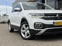 Volkswagen T-Cross 1.0 TSI Style / Adaptieve Cruise-Control / Stoelverwarming / Trekhaak / Apple-Carplay & Android-Auto / LED / Keyless / Dodehoek-Detectie / Climate-Control / DAB Radio-Bluetooth / Getint-Glas / PDC V+A met Camera / 17'' LMV / All-Seasons / ENZ.