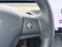 Tesla Model Y RWD 300PK LFP Accu Trekhaak Spoiler 20"lm Warmtepomp Leer PanoDak Navi Premium-Audio Ecc Adap.Cruise Camera's Traffic-Aware-Cruise+Sturen AI FSD-3 Computer SOH 92% Stuur+Stoelverwarming Led Traffic-Aware Cruise Control Toybox Elek.Achterklep 1.600KG Trekgewicht 1e Eigenaar Origineel Nederlandse Auto