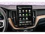 Volvo XC60 2.0 T6 Plug-in hybrid AWD Ultra Dark | Stoel-/Stuurverwarming | Getint Glas | Head-up Display | Adaptieve Cruise Control | Luchtvering | Trekhaak | BLIS |