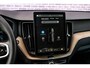 Volvo XC60 T6 350 pk Plug-in hybrid AWD Ultra Dark | Luchtvering | Trekhaak 2.250 kg | BLIS | Stoel-/Stuurverwarming | Getint Glas | Head-up Display | Adaptieve Cruise Control |