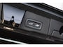 Volvo XC60 2.0 T6 Plug-in hybrid AWD Ultra Dark | Stoel-/Stuurverwarming | Getint Glas | Head-up Display | Adaptieve Cruise Control | Luchtvering | Trekhaak | BLIS |