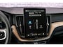 Volvo XC60 2.0 T6 Plug-in hybrid AWD Ultra Dark | Stoel-/Stuurverwarming | Getint Glas | Head-up Display | Adaptieve Cruise Control | Luchtvering | Trekhaak | BLIS |