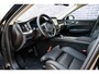 Volvo XC60 T6 350 pk Plug-in hybrid AWD Ultra Dark | Luchtvering | Trekhaak 2.250 kg | BLIS | Stoel-/Stuurverwarming | Getint Glas | Head-up Display | Adaptieve Cruise Control |