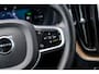 Volvo XC60 2.0 T6 Plug-in hybrid AWD Ultra Dark | Stoel-/Stuurverwarming | Getint Glas | Head-up Display | Adaptieve Cruise Control | Luchtvering | Trekhaak | BLIS |