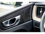 Volvo XC60 T6 350 pk Plug-in hybrid AWD Ultra Dark | Luchtvering | Trekhaak 2.250 kg | BLIS | Stoel-/Stuurverwarming | Getint Glas | Head-up Display | Adaptieve Cruise Control |