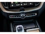 Volvo XC60 T6 350 pk Plug-in hybrid AWD Ultra Dark | Luchtvering | Trekhaak 2.250 kg | BLIS | Stoel-/Stuurverwarming | Getint Glas | Head-up Display | Adaptieve Cruise Control |