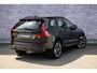 Volvo XC60 2.0 T6 Plug-in hybrid AWD Ultra Dark | Stoel-/Stuurverwarming | Getint Glas | Head-up Display | Adaptieve Cruise Control | Luchtvering | Trekhaak | BLIS |