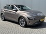 Hyundai Kona Electric EV Comfort 64 kWh / Warmtepomp / SOH 100% / Navigatie / Krell audio / All season banden / Dealeronderhouden / Fabrieksgarantie t/m 03-27 /