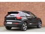 Volvo XC40 T5 Recharge R-Design | Trekhaak, inklapbaar | Stoelverwarming | 360 graden camera | Elektrisch verstelbare voorstoelen met geheugenfunctie | Harman Kardon | Lederen bekleding | Extra getint glas | Draadloze telefoonlader | Full LED koplampen | Apple carplay/ Android auto